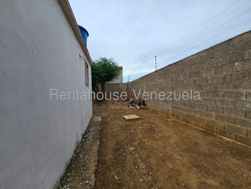 Casa (1 Nivel) en Alquiler en Las Delicias, Falcon - 10