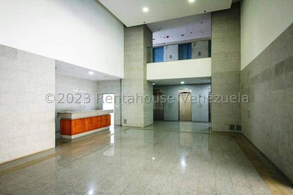 Comercial (Oficina) en Venta en Macaracuay, Distrito Metropolitano - 2