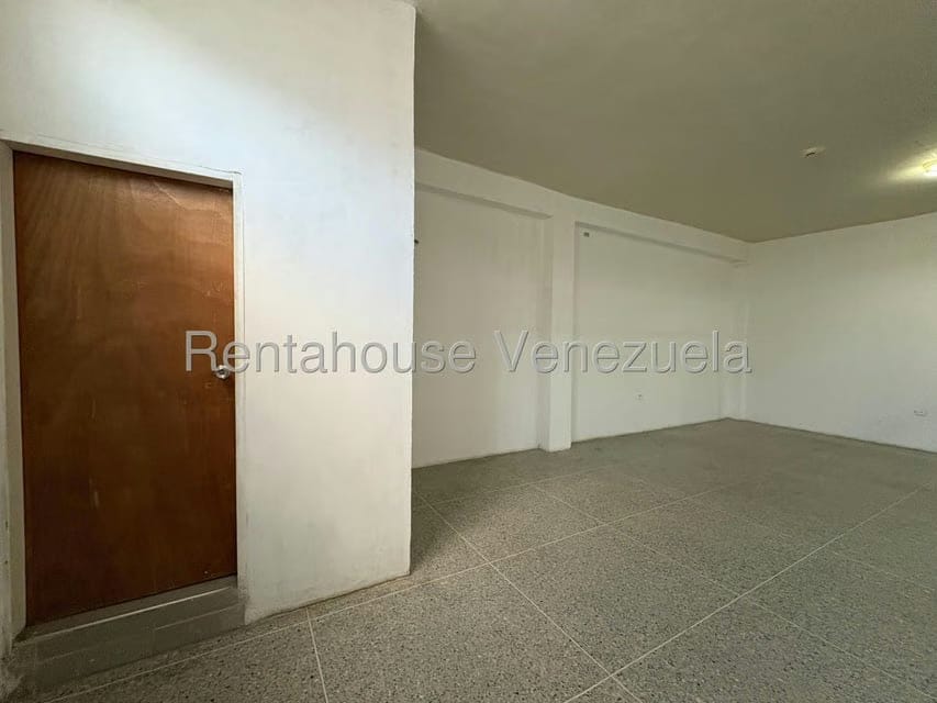 Comercial (Local Comercial) en Alquiler en Parroquia Juan de Villegas, Lara - 4