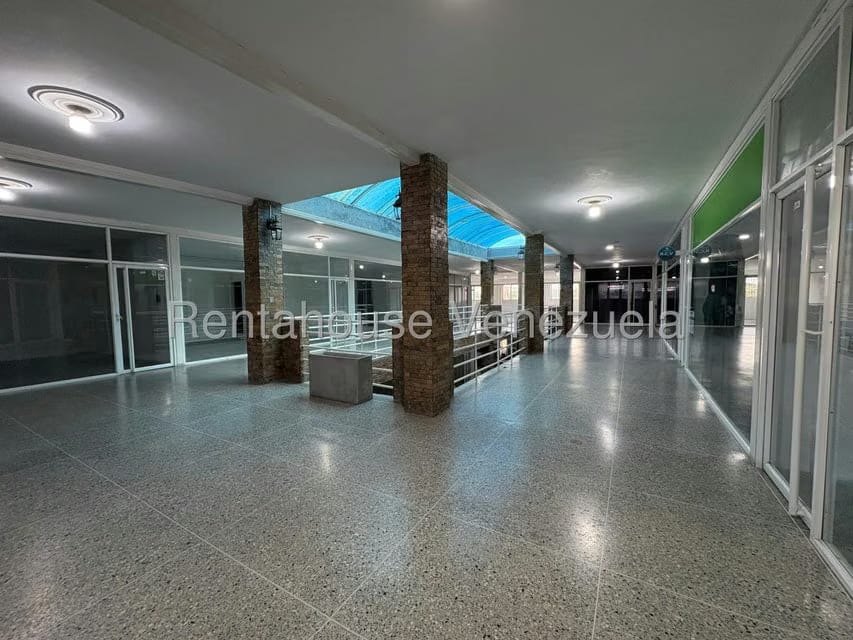 Comercial (Local Comercial) en Alquiler en Parroquia Juan de Villegas, Lara - 9