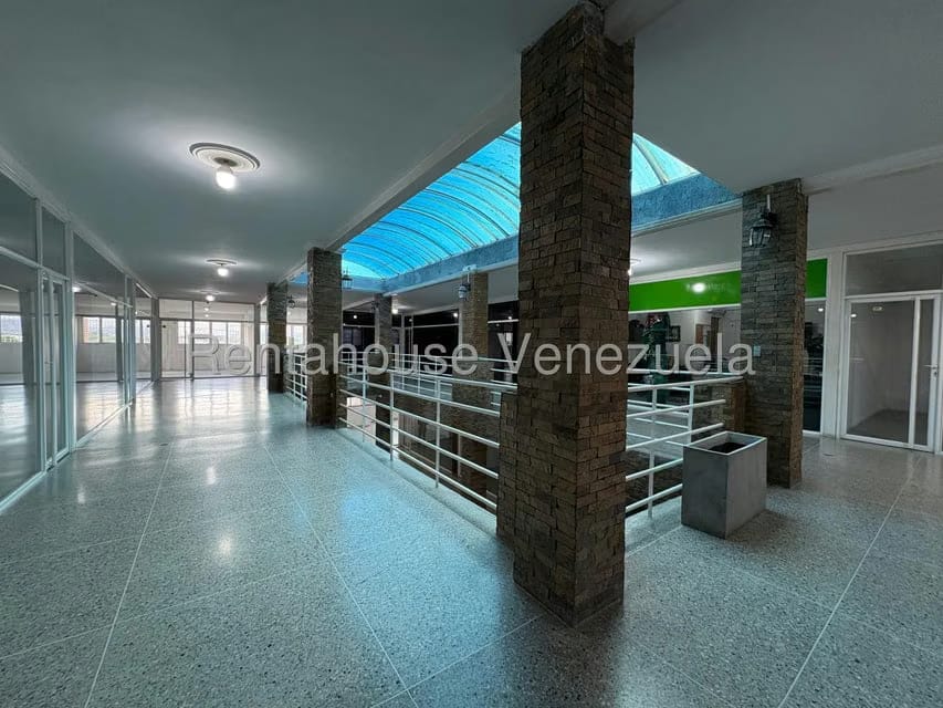 Comercial (Local Comercial) en Alquiler en Parroquia Juan de Villegas, Lara - 10