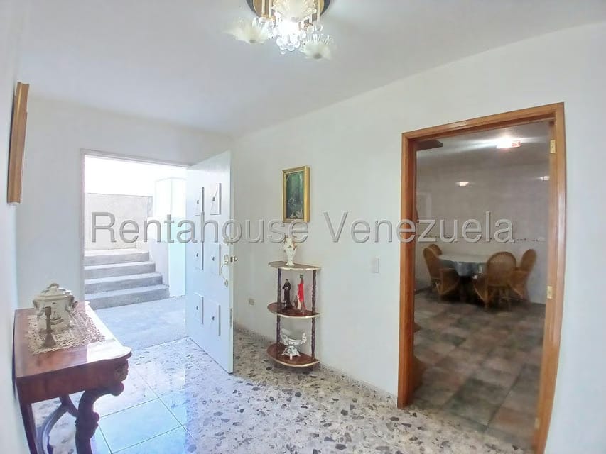 Casa (Duplex) en Venta en La Trinidad, Distrito Metropolitano - 2