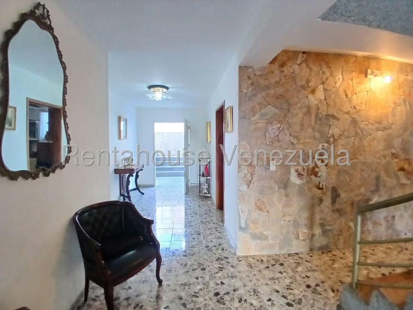 Casa (Duplex) en Venta en La Trinidad, Distrito Metropolitano - 3