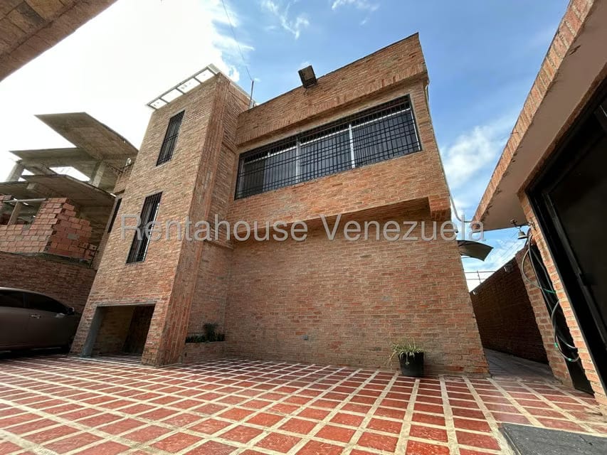 Casa (Multipes Niveles) en Venta en Los Guayabitos, Distrito Metropolitano - 2