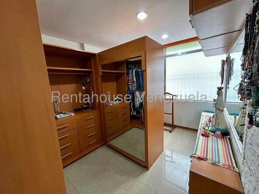 Casa (Multipes Niveles) en Venta en Los Guayabitos, Distrito Metropolitano - 45