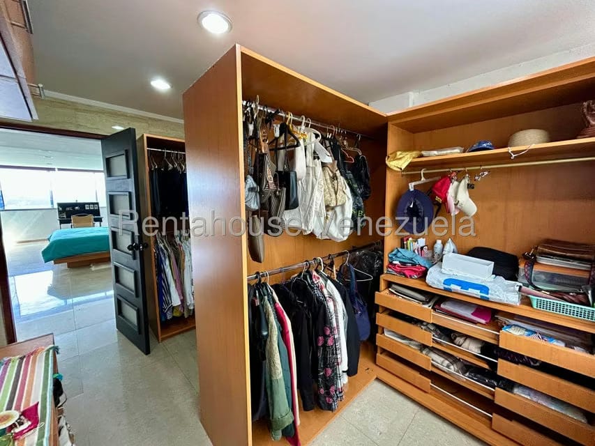 Casa (Multipes Niveles) en Venta en Los Guayabitos, Distrito Metropolitano - 46