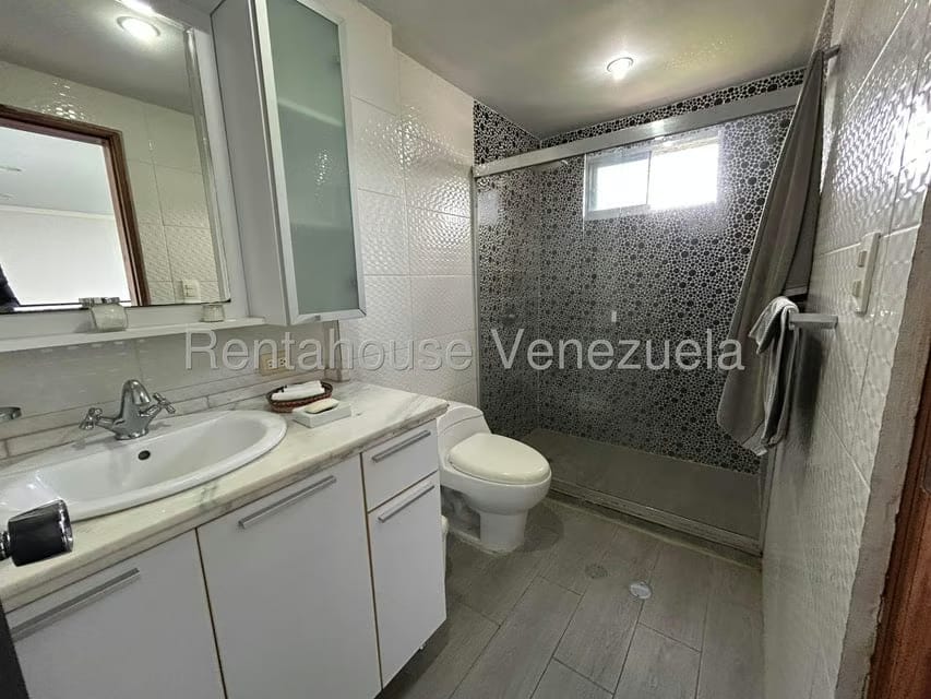 Casa (Multipes Niveles) en Venta en Los Guayabitos, Distrito Metropolitano - 50