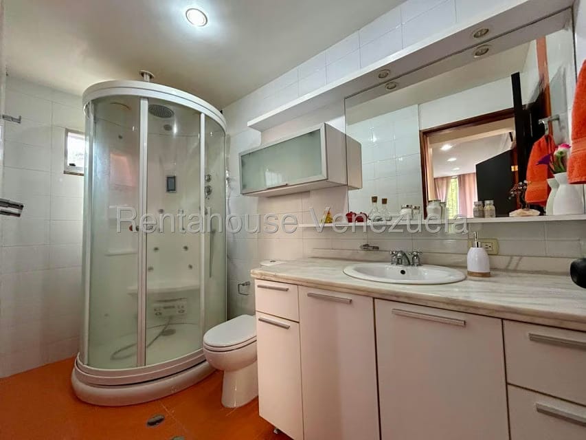 Casa (Multipes Niveles) en Venta en Los Guayabitos, Distrito Metropolitano - 53