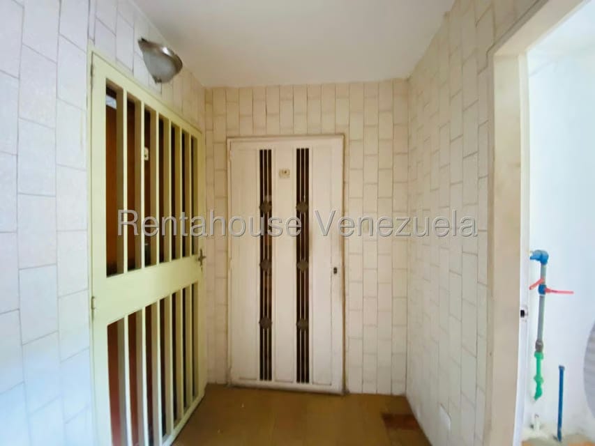 Apartamento (1 Nivel) en Alquiler en Colinas de La California, Distrito Metropolitano - 2