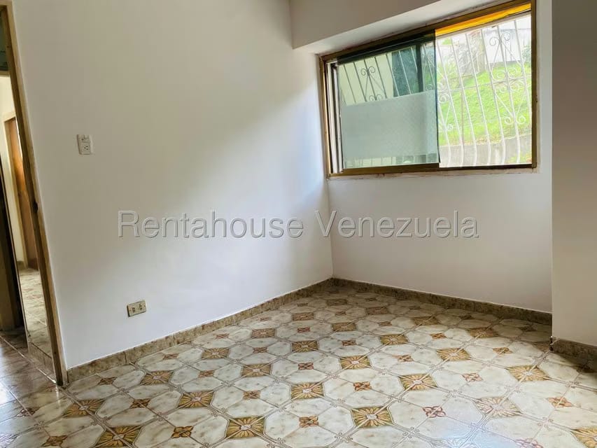 Apartamento (1 Nivel) en Alquiler en Colinas de La California, Distrito Metropolitano - 11