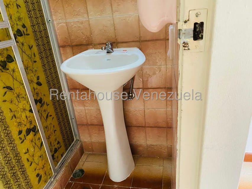 Apartamento (1 Nivel) en Alquiler en Colinas de La California, Distrito Metropolitano - 15