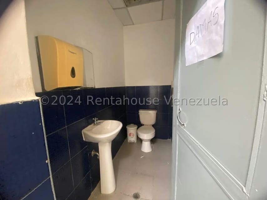 Comercial (Local Comercial) en Alquiler en Bello Monte, Distrito Metropolitano - 6