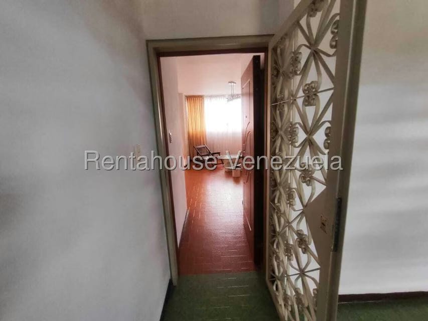 Apartamento (1 Nivel) en Alquiler en Colinas de Bello Monte, Distrito Metropolitano - 3