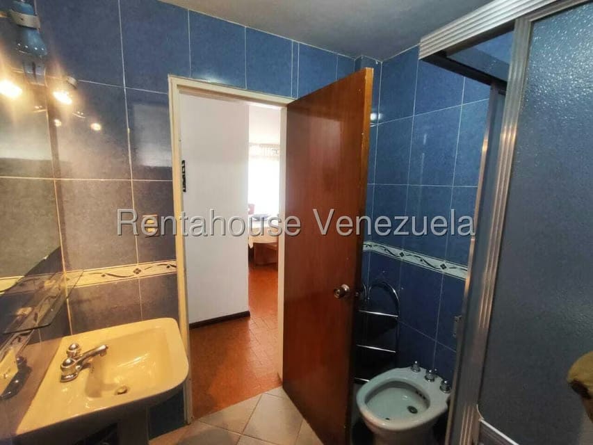 Apartamento (1 Nivel) en Alquiler en Colinas de Bello Monte, Distrito Metropolitano - 31