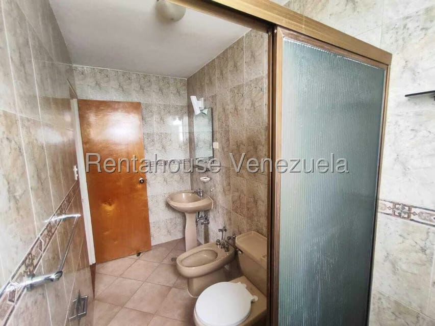 Apartamento (1 Nivel) en Alquiler en Colinas de Bello Monte, Distrito Metropolitano - 35