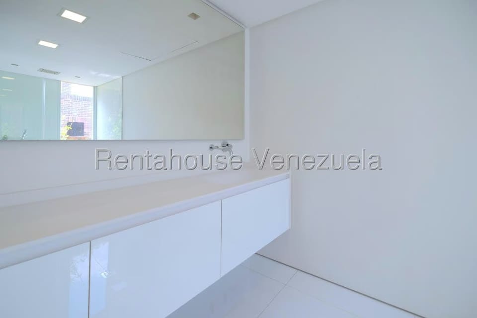 Apartamento (Duplex) en Venta en Campo Alegre, Distrito Metropolitano - 42