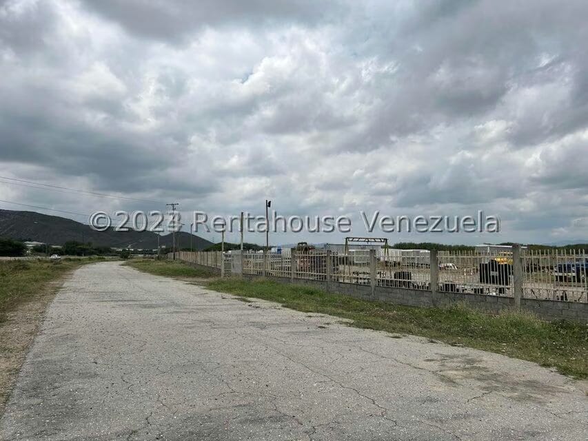 Terreno (Comercial) en Venta en Zona Oeste, Lara