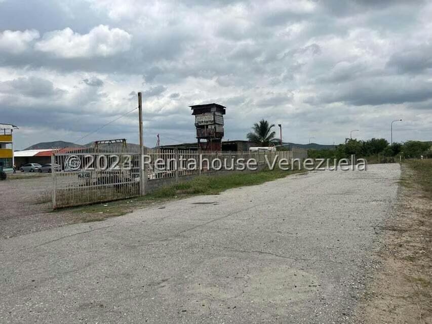 Terreno (Comercial) en Venta en Zona Oeste, Lara - 2