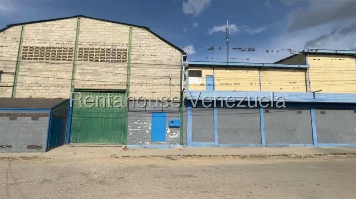 Comercial (Galpon - Deposito) en Venta en Zona Oeste, Lara - 3