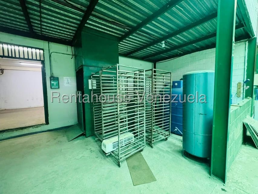 Comercial (Galpon - Deposito) en Venta en Zona Oeste, Lara - 8