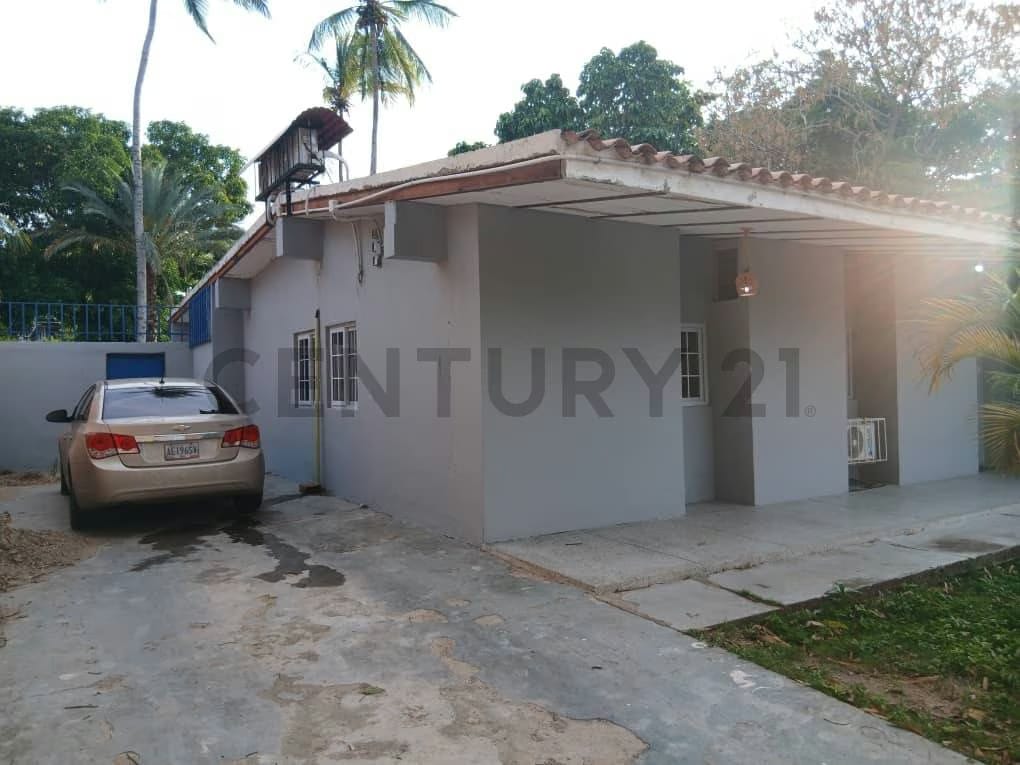 Casa de Amplios Espacios y Potencial con Piscina - La Fuente,isla de Margarita - 12