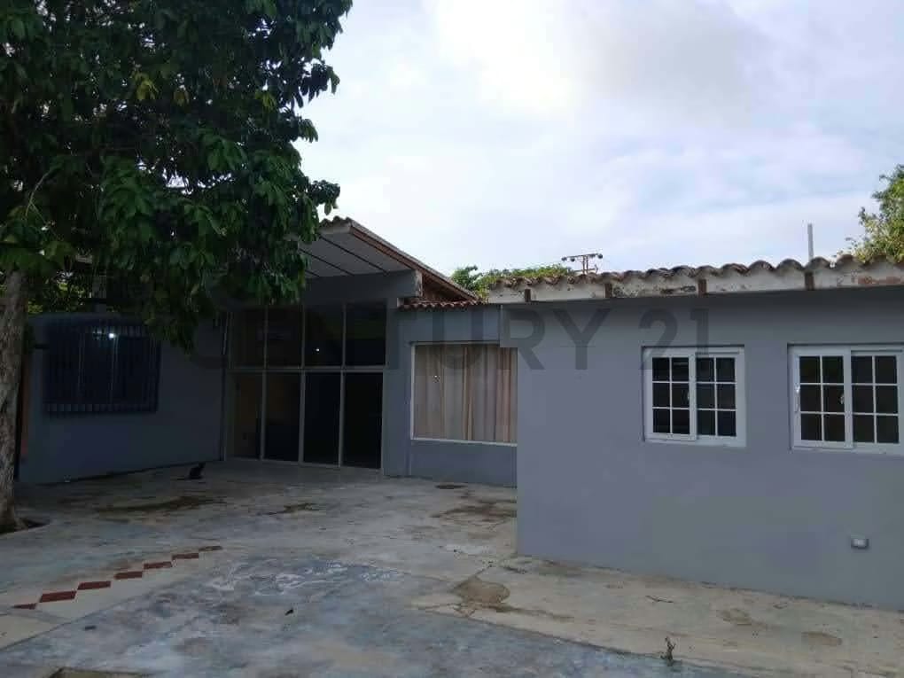Casa de Amplios Espacios y Potencial con Piscina - La Fuente,isla de Margarita - 8