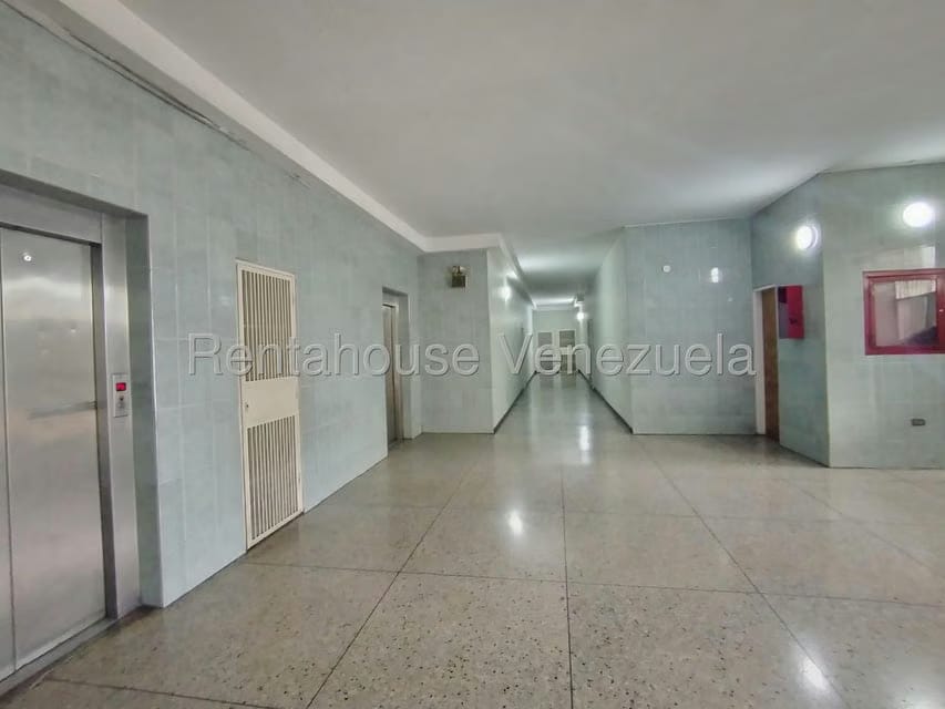 Apartamento (1 Nivel) en Alquiler en Parroquia Juan de Villegas, Lara - 4