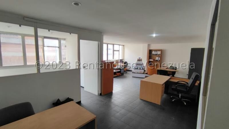 Comercial (Oficina) en Alquiler en Parroquia La Candelaria, Distrito Metropolitano - 2
