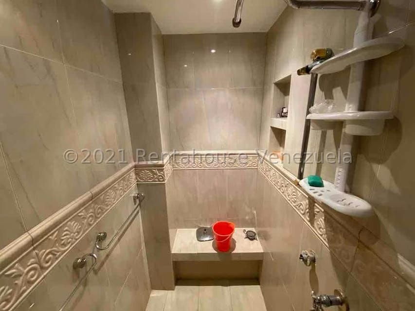 Apartamento (Penthouse) en Venta en Las Esmeraldas, Distrito Metropolitano - 16