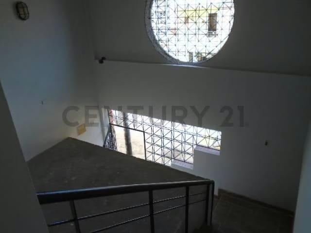 Excelente Edificio Comercial y de Oficinas - 4