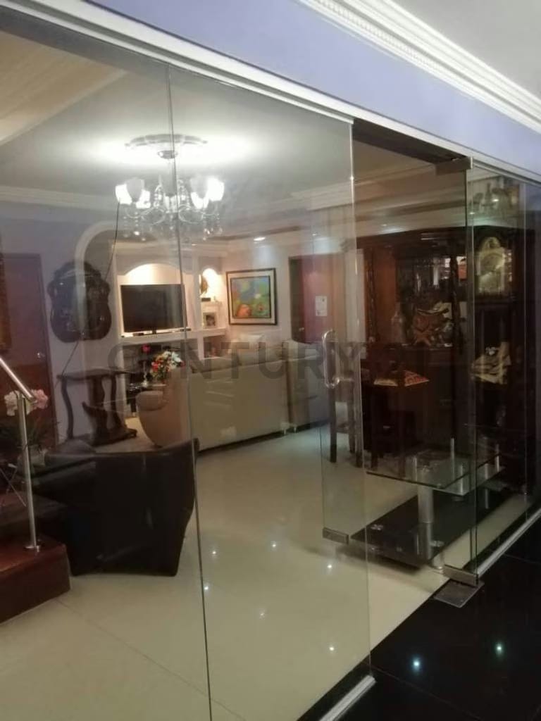 Espacioso Townhouse de 5 Habitaciones en Guayana Country Club - 2