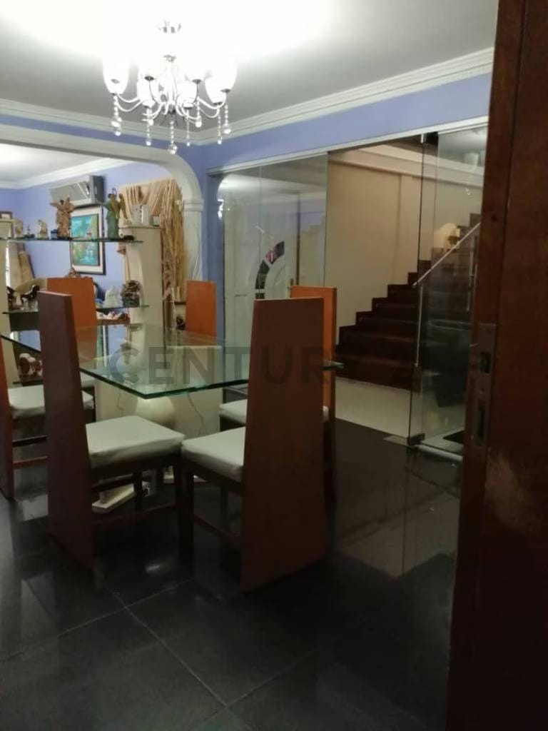Espacioso Townhouse de 5 Habitaciones en Guayana Country Club - 11