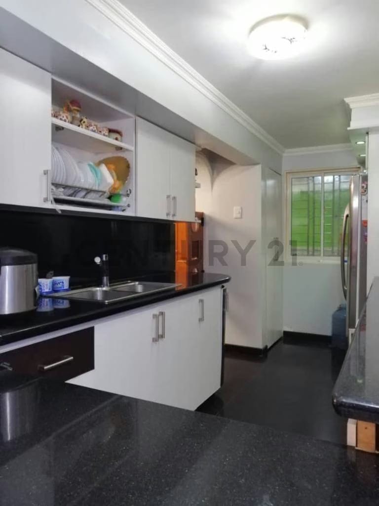 Espacioso Townhouse de 5 Habitaciones en Guayana Country Club - 12