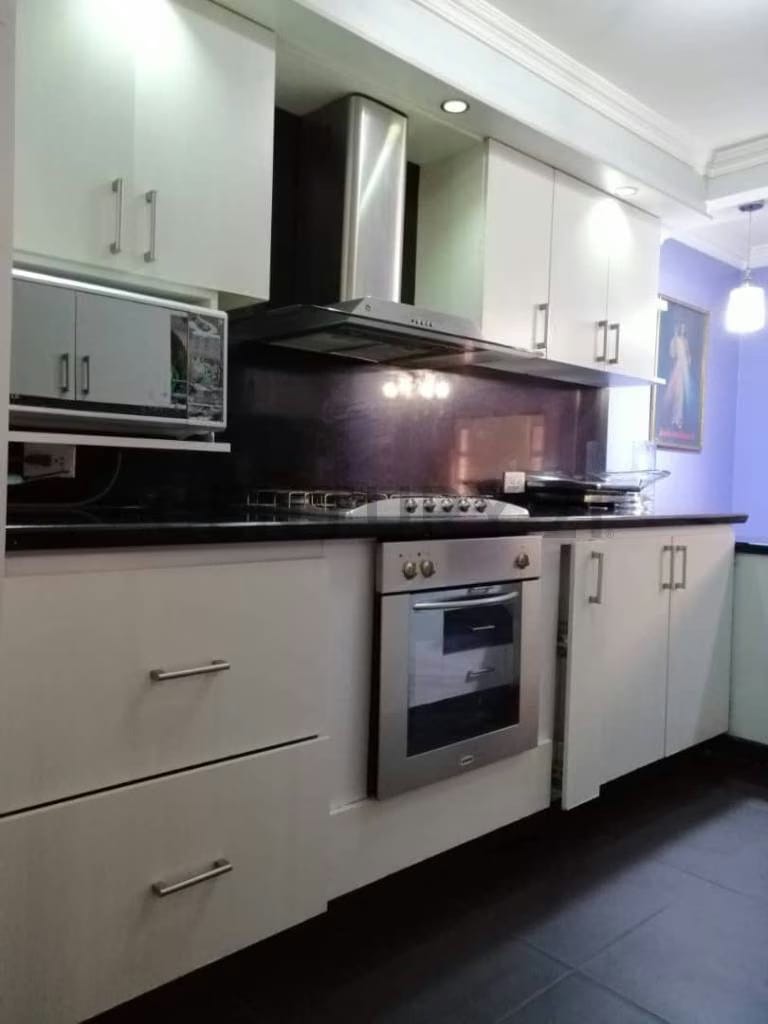 Espacioso Townhouse de 5 Habitaciones en Guayana Country Club - 14