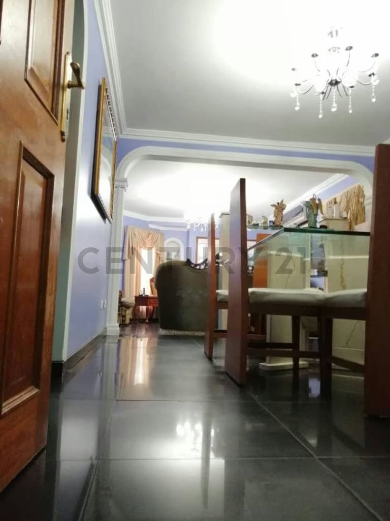 Espacioso Townhouse de 5 Habitaciones en Guayana Country Club - 16