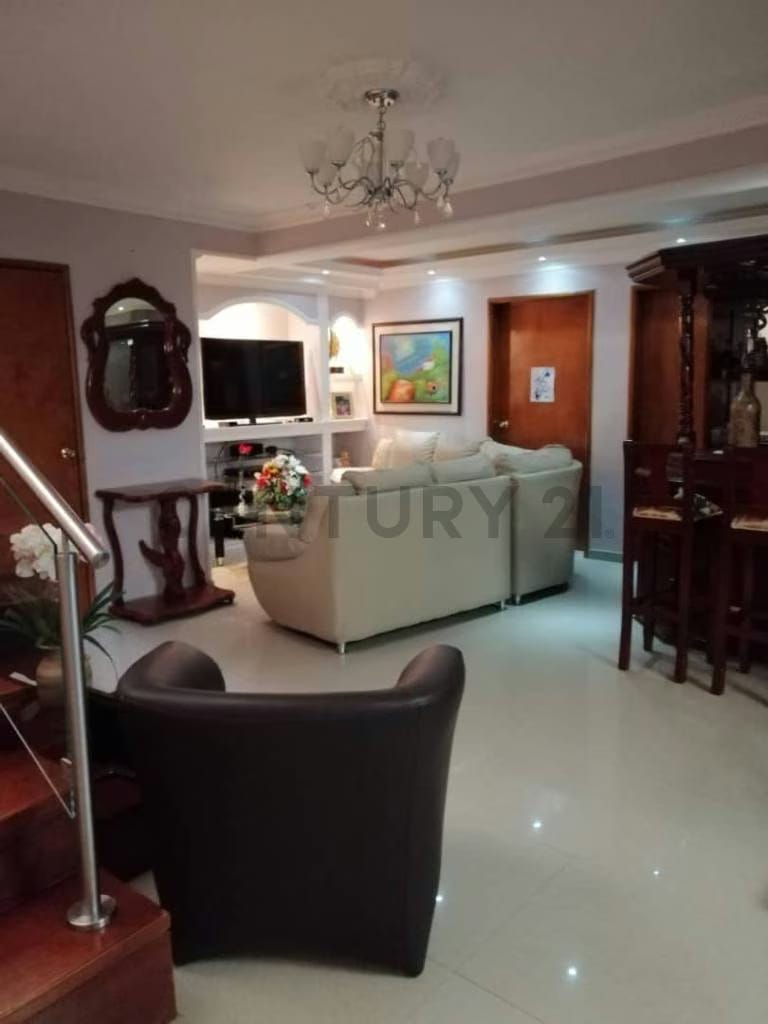 Espacioso Townhouse de 5 Habitaciones en Guayana Country Club - 3