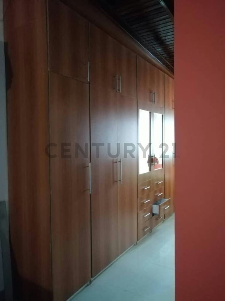 Espacioso Townhouse de 5 Habitaciones en Guayana Country Club - 23
