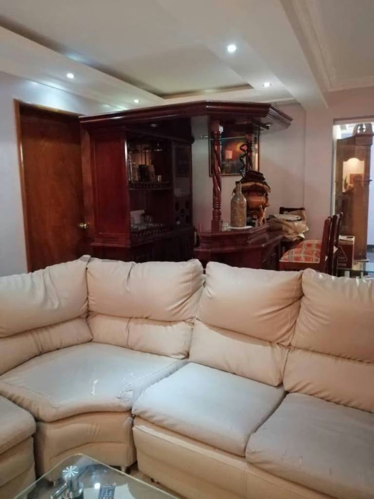 Espacioso Townhouse de 5 Habitaciones en Guayana Country Club - 4