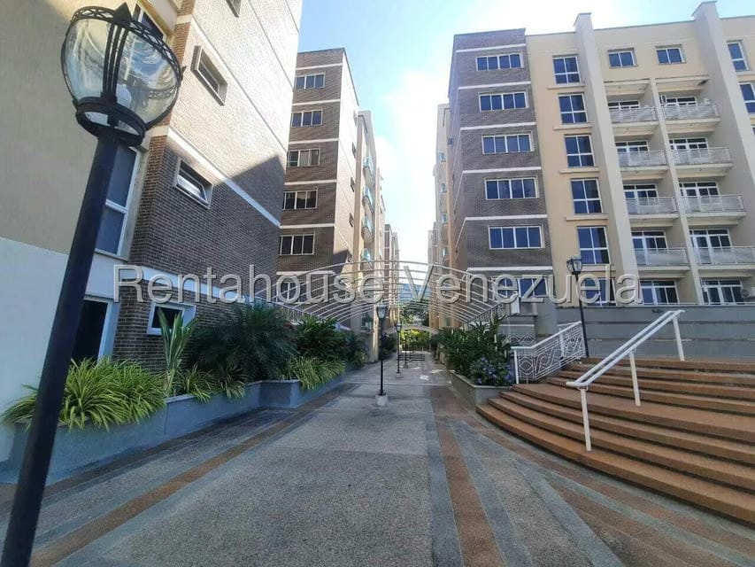 Apartamento (1 Nivel) en Venta en Trigal Norte, Carabobo - 2