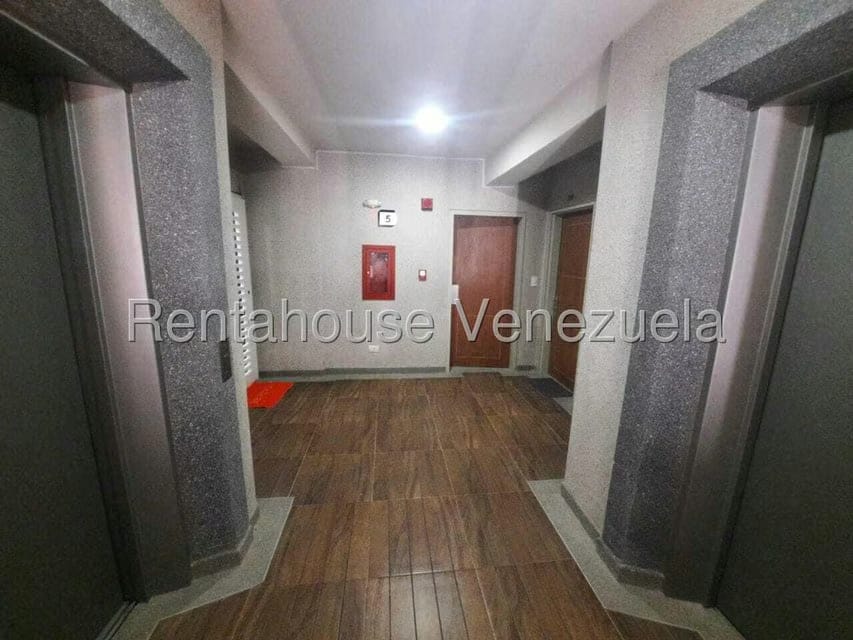 Apartamento (1 Nivel) en Venta en Trigal Norte, Carabobo - 4