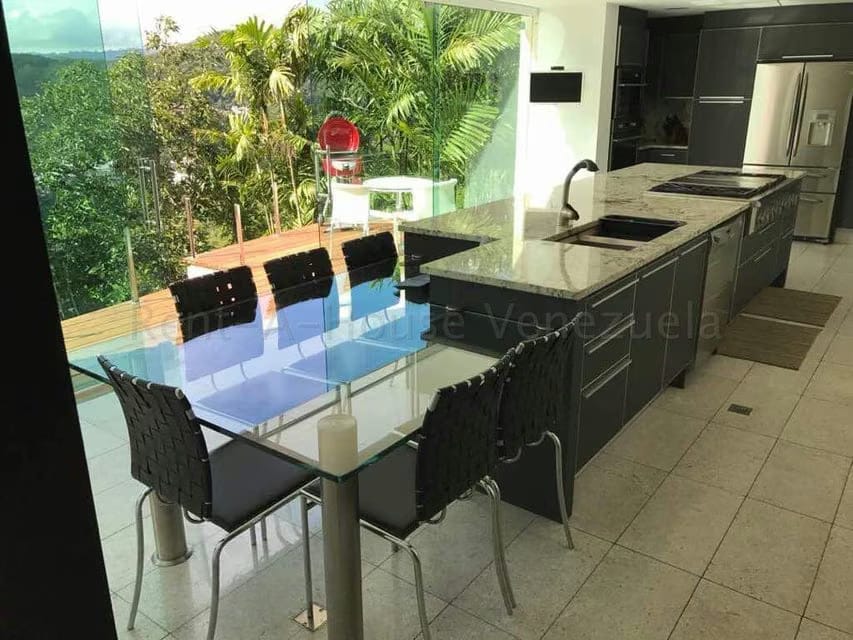 Casa (1 Nivel) en Venta en Cumbres de Curumo, Distrito Metropolitano - 11