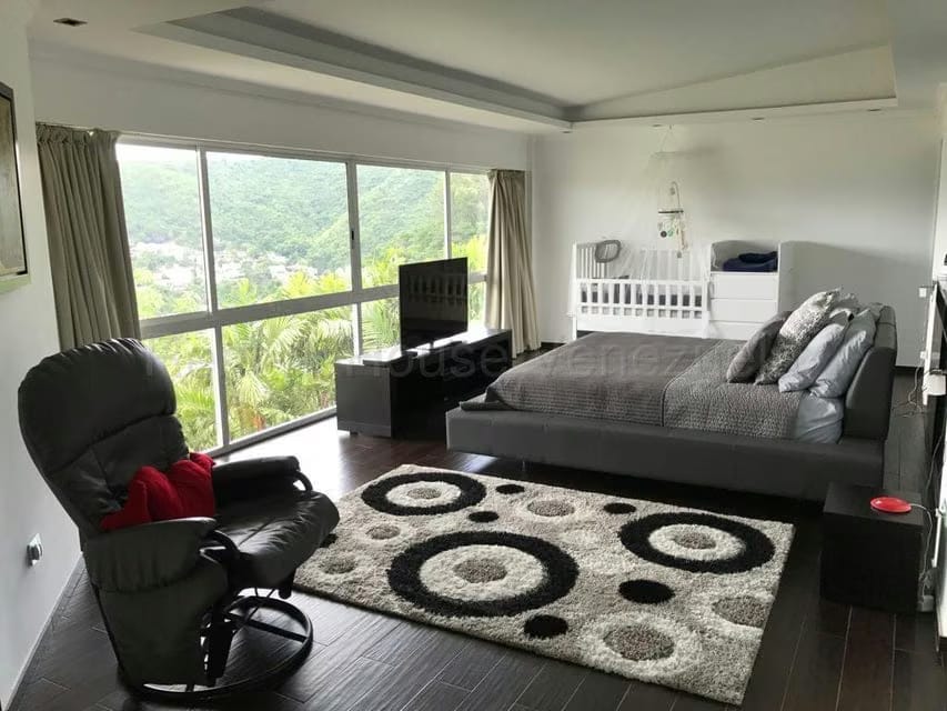 Casa (1 Nivel) en Venta en Cumbres de Curumo, Distrito Metropolitano - 16