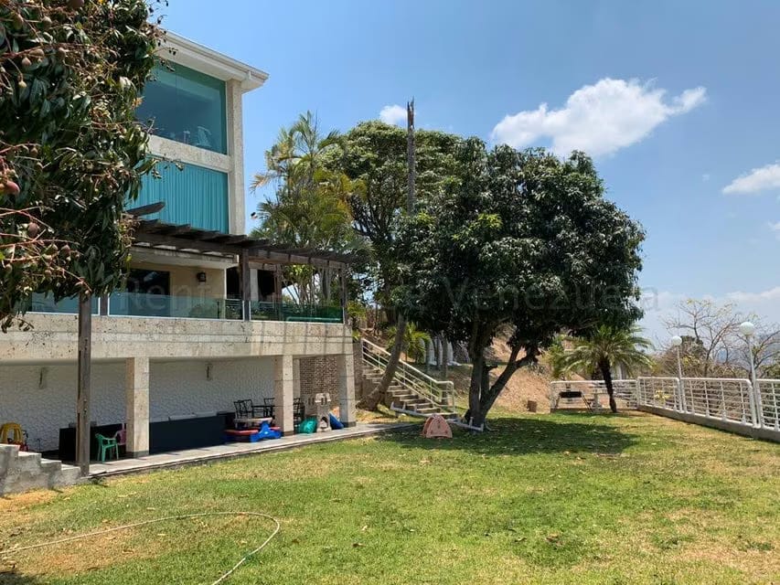 Casa (1 Nivel) en Venta en Cumbres de Curumo, Distrito Metropolitano - 3