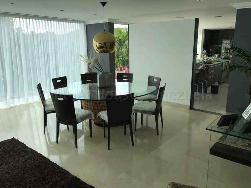 Casa (1 Nivel) en Venta en Cumbres de Curumo, Distrito Metropolitano - 8
