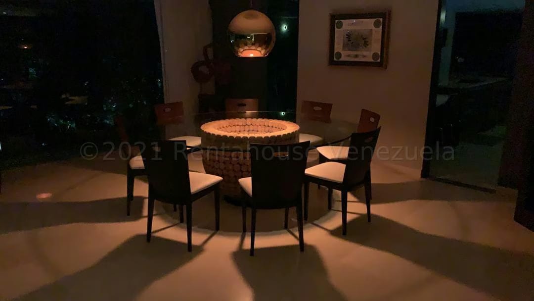 Casa (1 Nivel) en Venta en Cumbres de Curumo, Distrito Metropolitano - 9