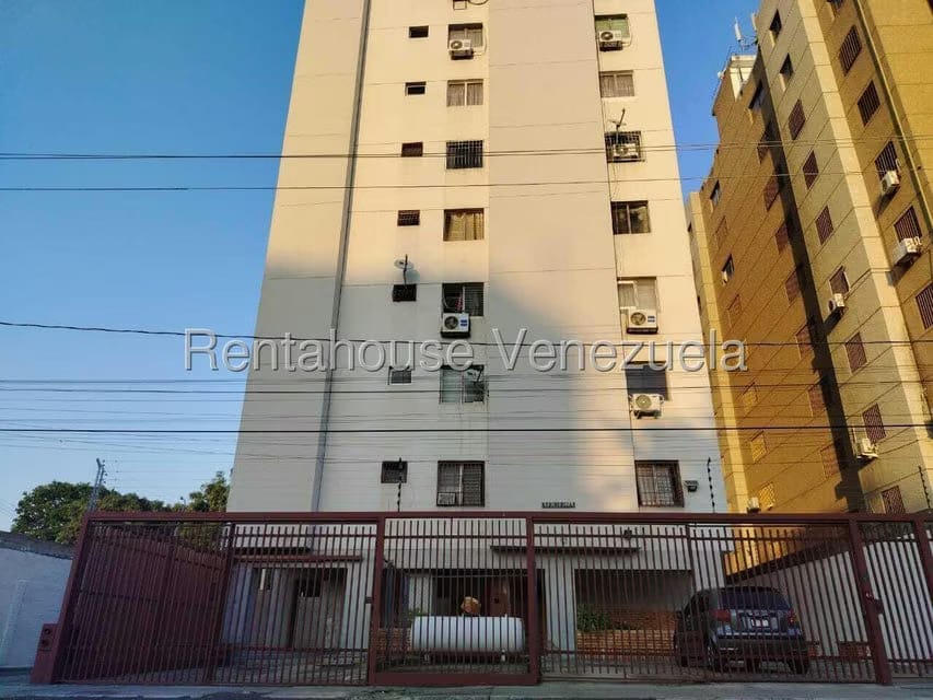 Apartamento (1 Nivel) en Alquiler en Zona Oeste, Lara - 2