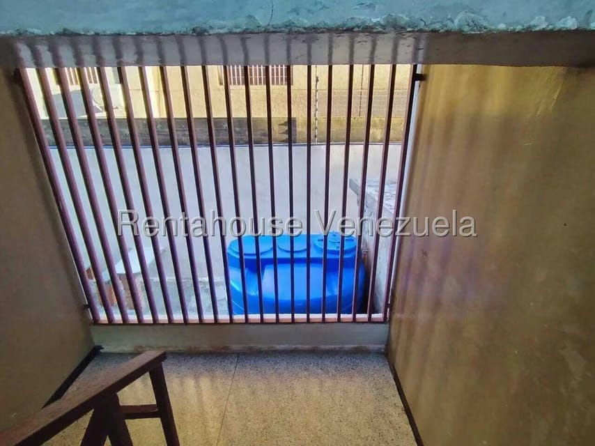 Apartamento (1 Nivel) en Alquiler en Zona Oeste, Lara - 12