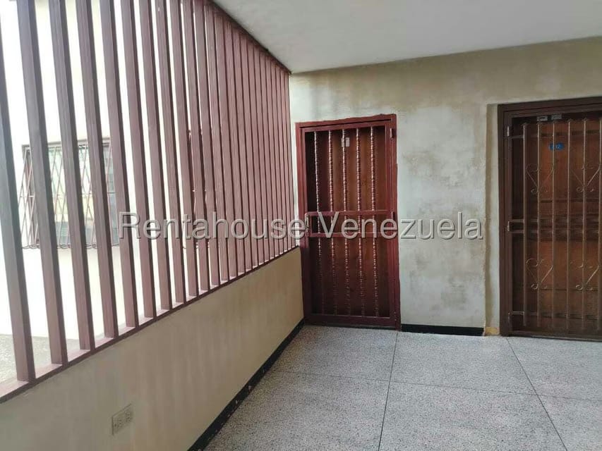 Apartamento (1 Nivel) en Alquiler en Zona Oeste, Lara - 17