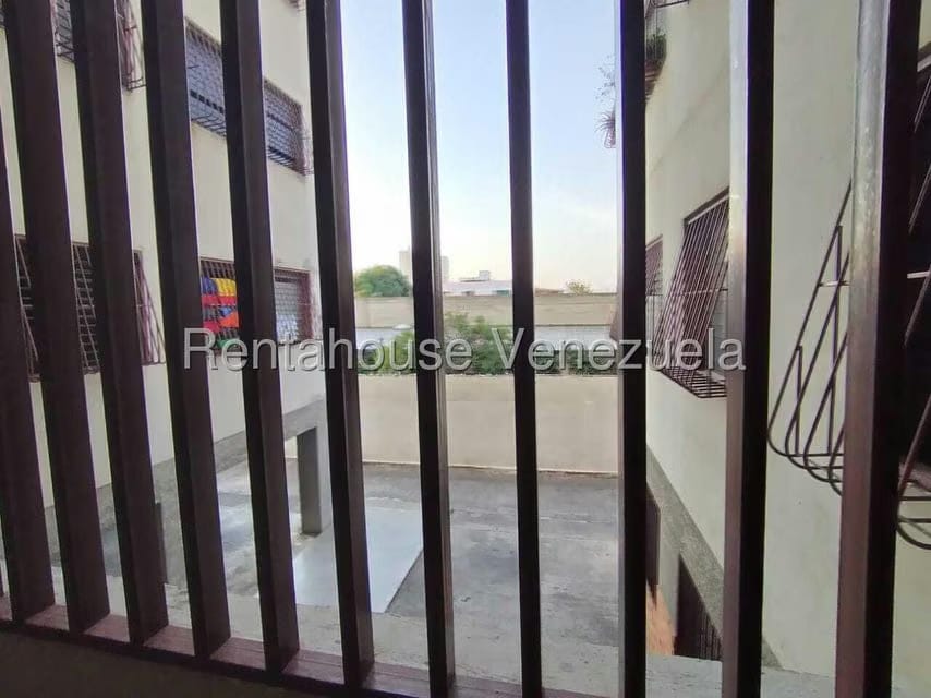 Apartamento (1 Nivel) en Alquiler en Zona Oeste, Lara - 18