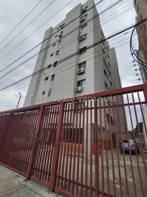 Apartamento (1 Nivel) en Alquiler en Zona Oeste, Lara - 3